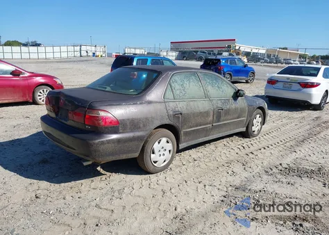 1998 Honda Accord Lx z USA, uszkodzony, nr VIN 1HGCG1647WA023935